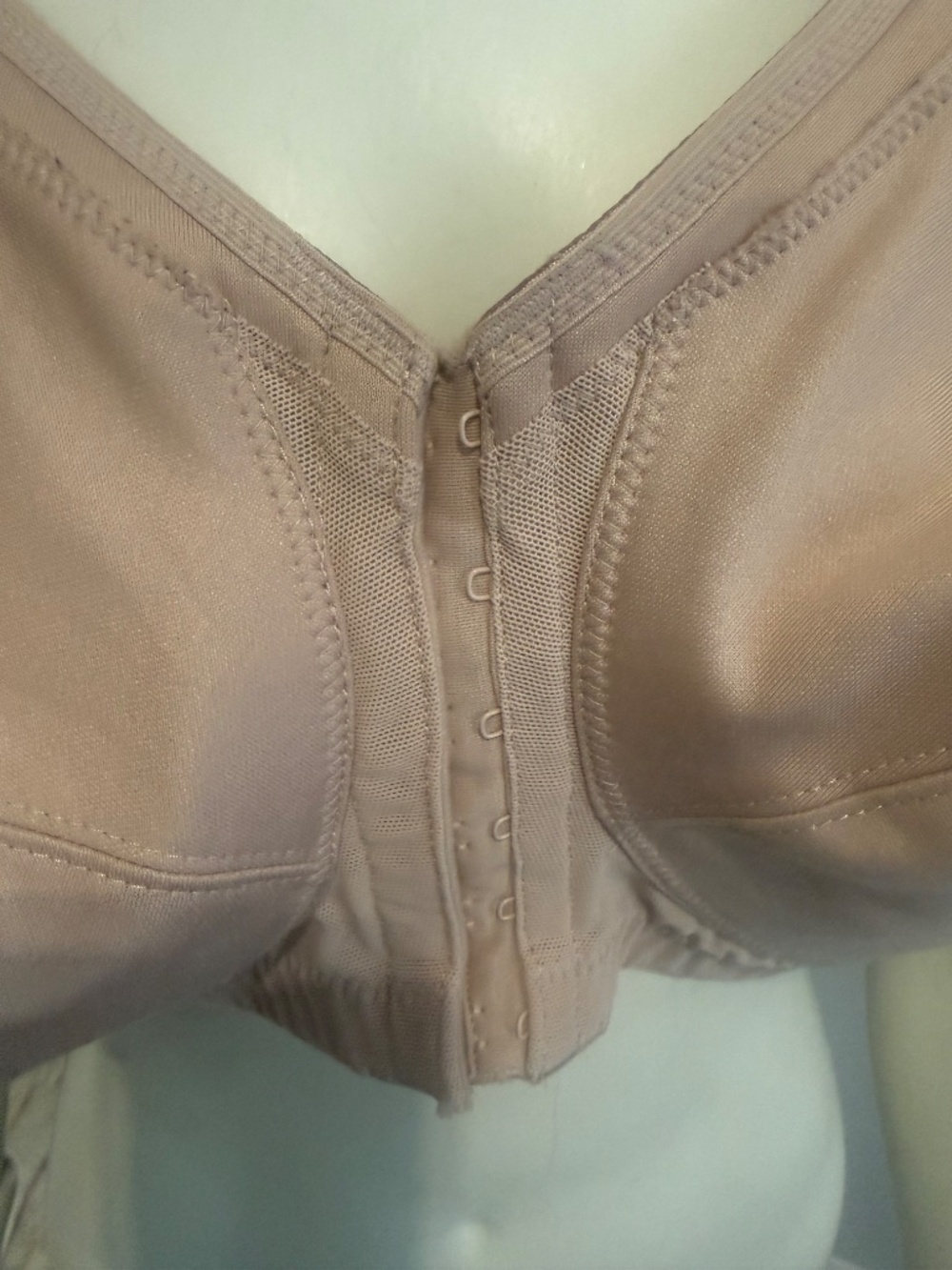 Glamorise bra,48 C. Nude - Picture 2 of 11